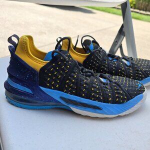 Nike LeBron XVIII 18 Boy's Youth Minneapolis Lakers Big Kid Sneakers Shoes. Chos